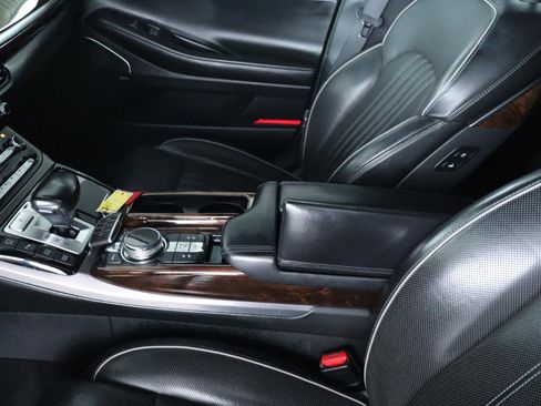 Used 2018 Genesis G90 3.3T Premium RWD image 17