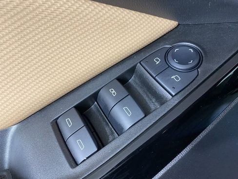 Used 2025 Chevrolet Equinox ACTIV w/ Safety and Technology Package image 24