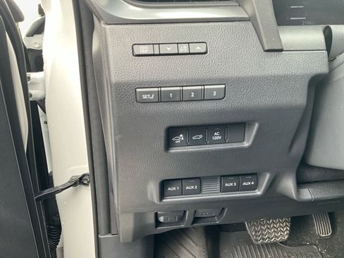Used 2025 Lexus GX 550 AWD/4WD image 21