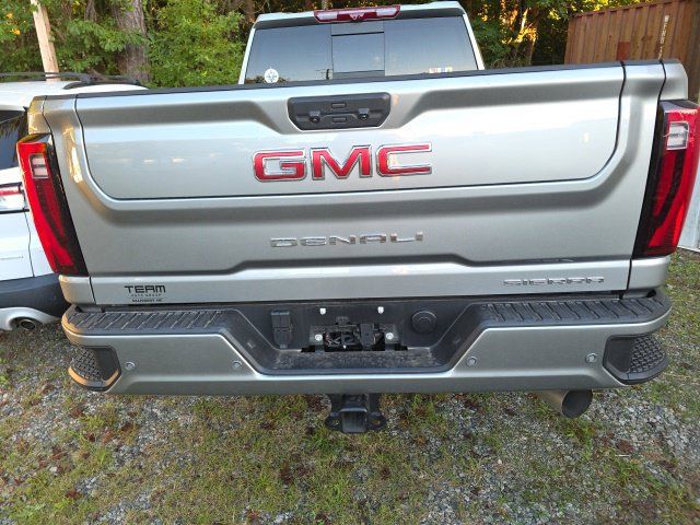Used 2026 GMC Sierra 2500 Denali w/ Denali Reserve Package AWD/4WD image 9