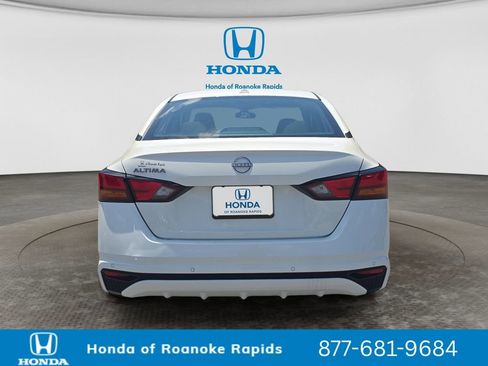 Used 2025 Nissan Altima 2.5 SV FWD image 4