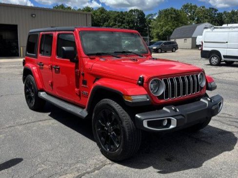 Used 2018 Jeep Wrangler Unlimited Sahara AWD/4WD image 2