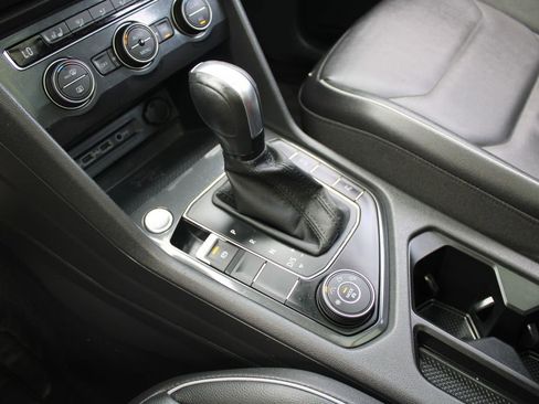 Certified 2020 Volkswagen Tiguan SEL Premium R-Line image 20