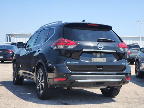 Used 2020 Nissan Rogue SV w/ Premium Package FWD image 4