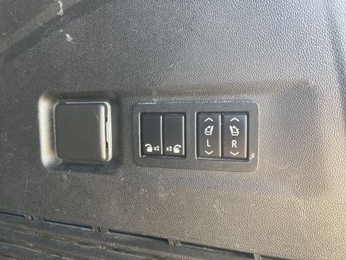 Used 2021 GMC Yukon XL SLT w/ SLT Luxury Plus Package RWD image 15