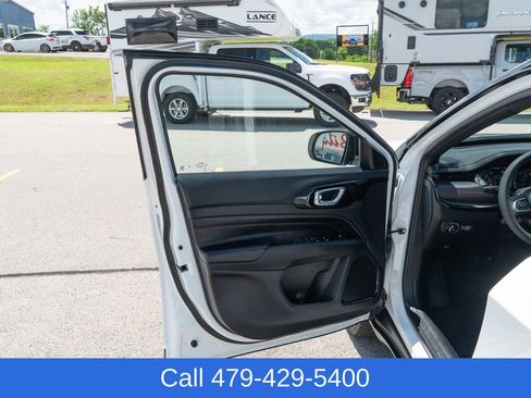 Used 2025 Jeep Compass Trailhawk AWD/4WD image 13