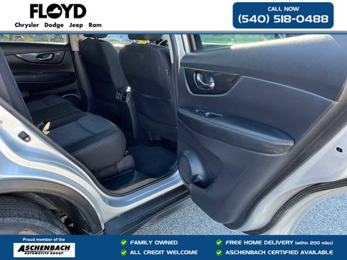 Used 2019 Nissan Rogue SV image 26