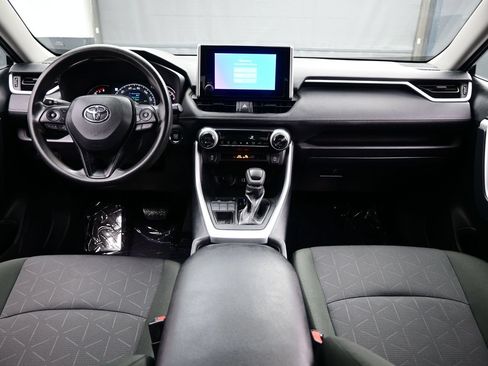 Used 2025 Toyota RAV4 XLE AWD/4WD image 17