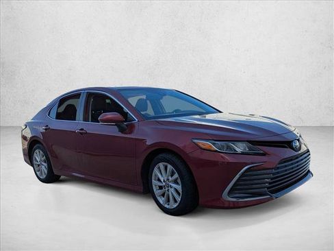 Used 2022 Toyota Camry LE image 3