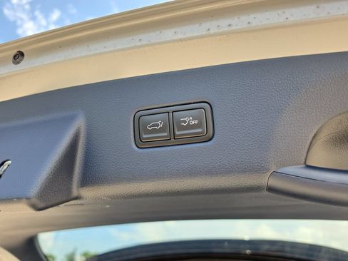 New 2026 Kia Carnival EX FWD image 11