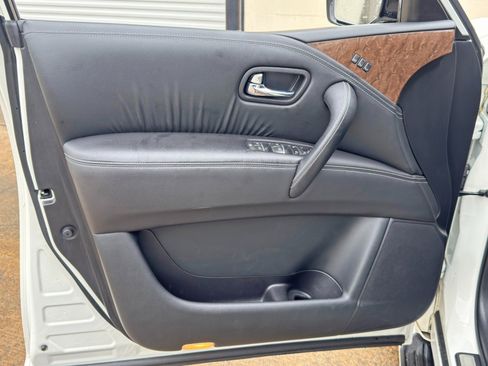 Used 2017 INFINITI QX80 4WD w/ Driver Assistance Package image 43