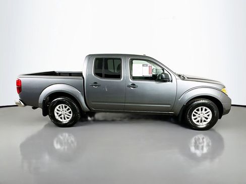 Used 2017 Nissan Frontier SV image 6
