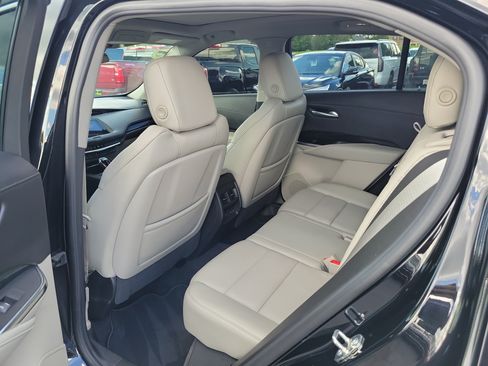 Used 2023 Cadillac XT4 Premium Luxury FWD image 14