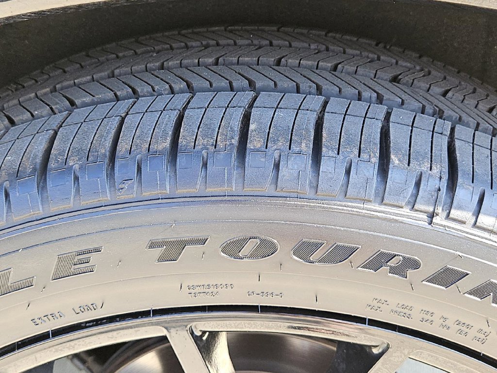 Used 2022 Dodge Durango R/T w/ Blacktop Package RWD image 46