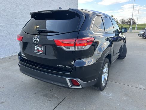 Used 2017 Toyota Highlander Limited AWD/4WD image 6
