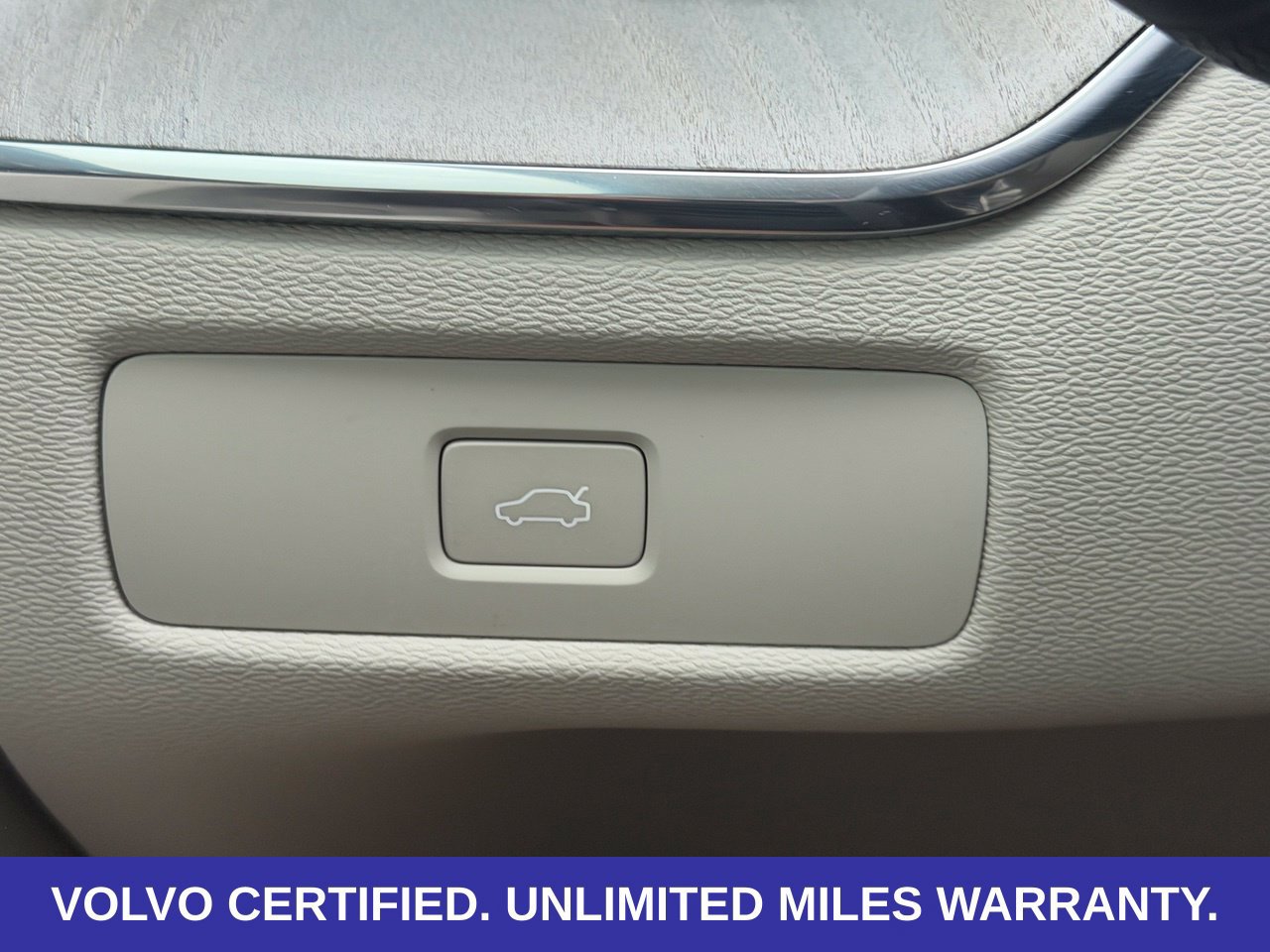 Certified 2024 Volvo XC60 B5 Plus w/ Protection Package Premier AWD/4WD image 20