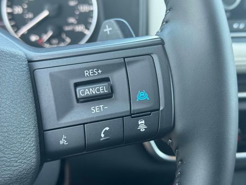 Used 2025 Nissan Rogue SV AWD/4WD image 21