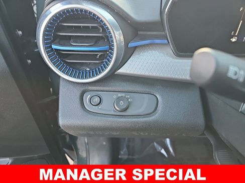 Used 2025 Chevrolet Trax LT w/ Driver Confidence Package image 25