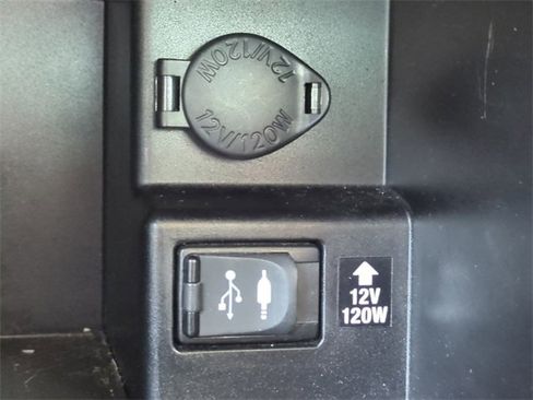 Used 2014 Toyota Camry LE image 19