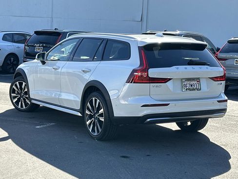 Certified 2023 Volvo V60 B5 Cross Country Ultimate w/ Climate Package image 6