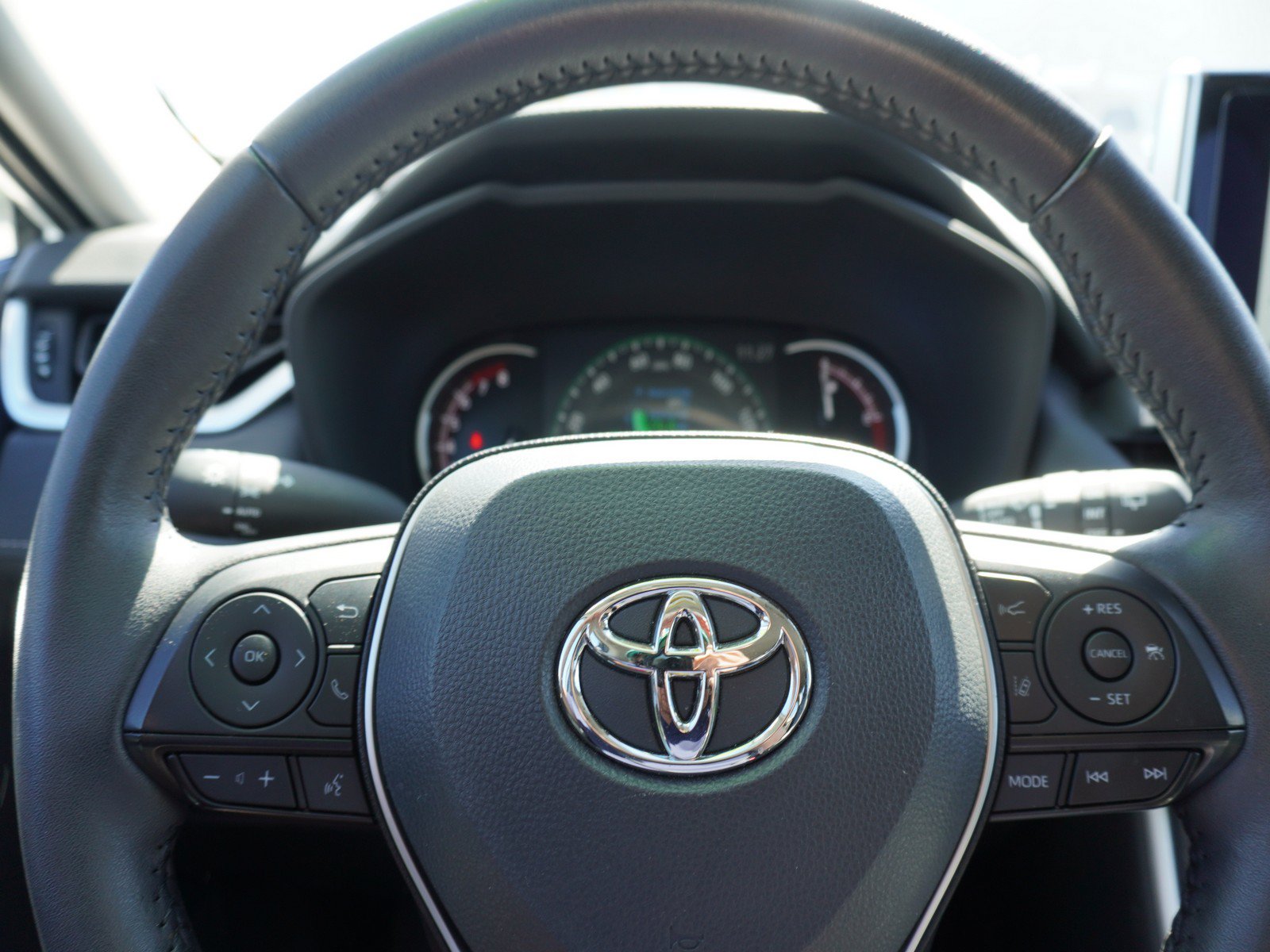 Used 2025 Toyota RAV4 XLE w/ Weather Package AWD/4WD image 23