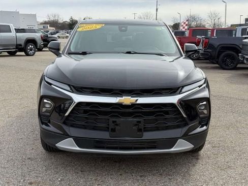 Used 2025 Chevrolet Blazer LT AWD/4WD image 3