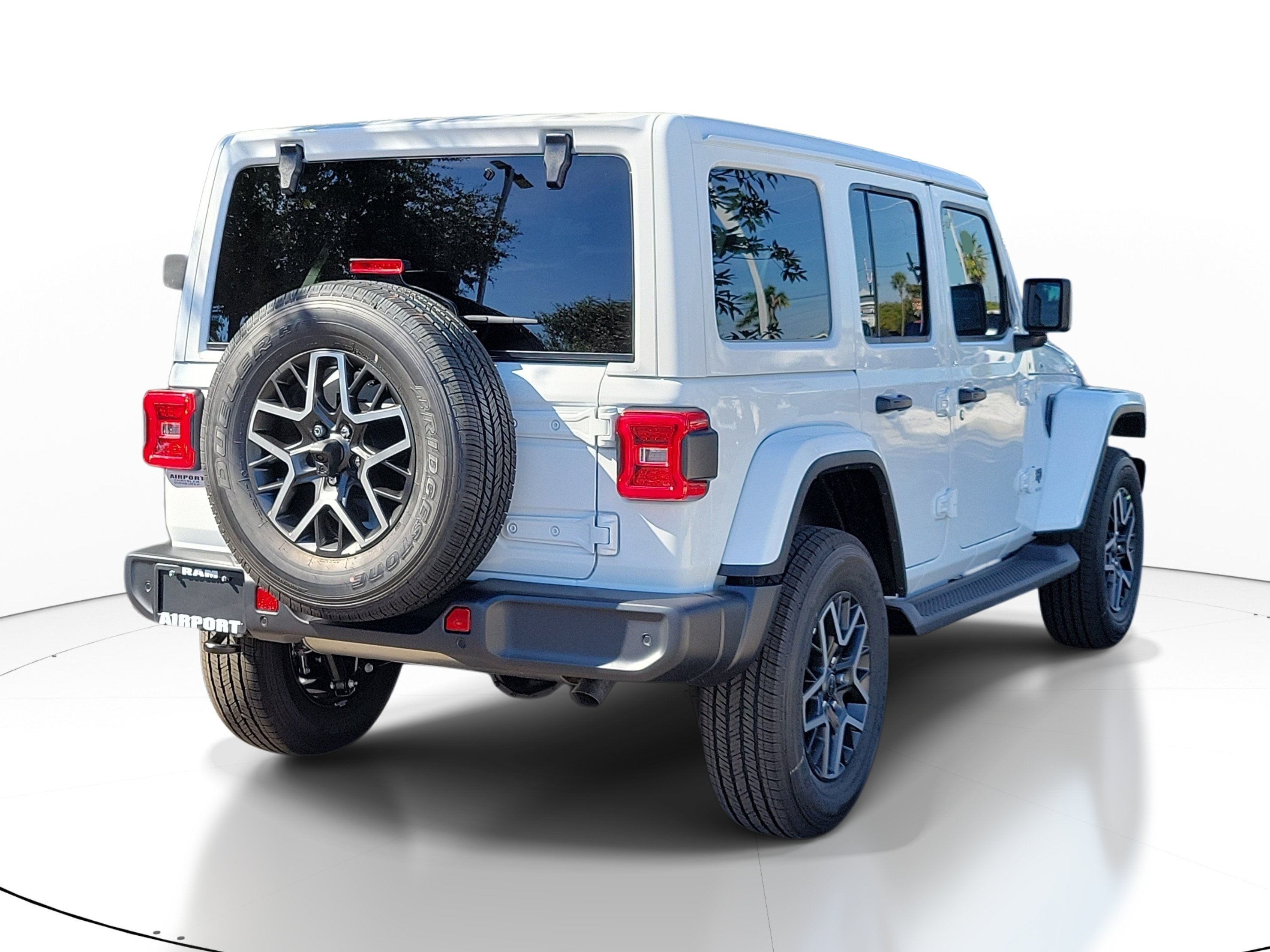 New 2027 Jeep Wrangler Unlimited Sahara AWD/4WD image 4