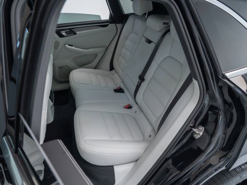 Certified 2025 Porsche Macan S image 30