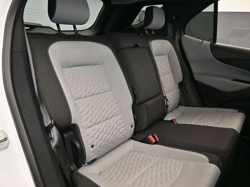 Used 2018 Chevrolet Equinox LS image 34