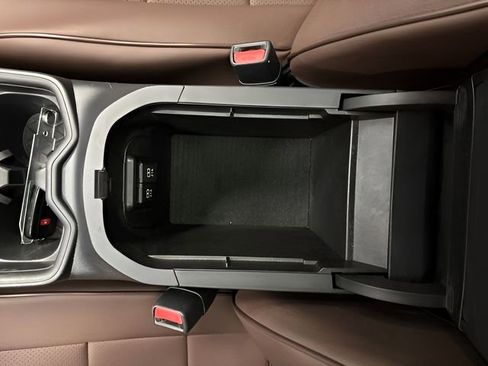 Used 2019 Toyota RAV4 XLE w/ Phone Cable & Charge Package image 25