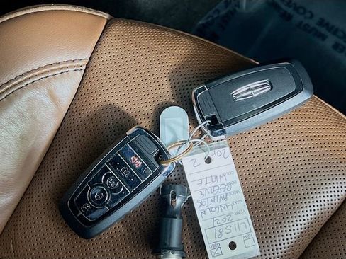 Used 2021 Lincoln Aviator Reserve w/ Equipment Group 201A image 32