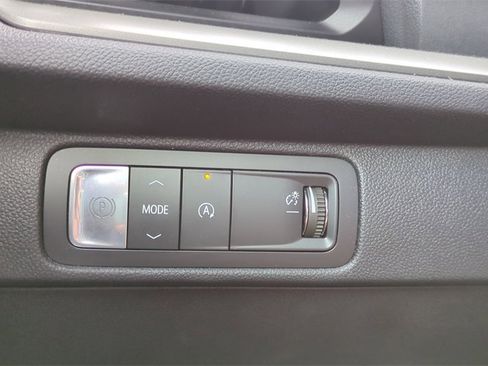 Used 2025 Chevrolet Traverse LT image 23