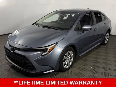Used 2023 Toyota Corolla XLE image 3