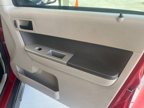 Used 2010 Ford Escape XLT image 23
