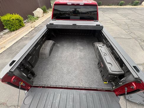 Used 2024 GMC Sierra 2500 SLT w/ SLT Premium Package AWD/4WD image 9