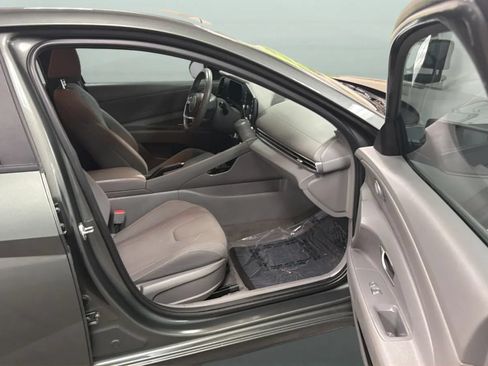 Used 2025 Hyundai Elantra Sport FWD image 22