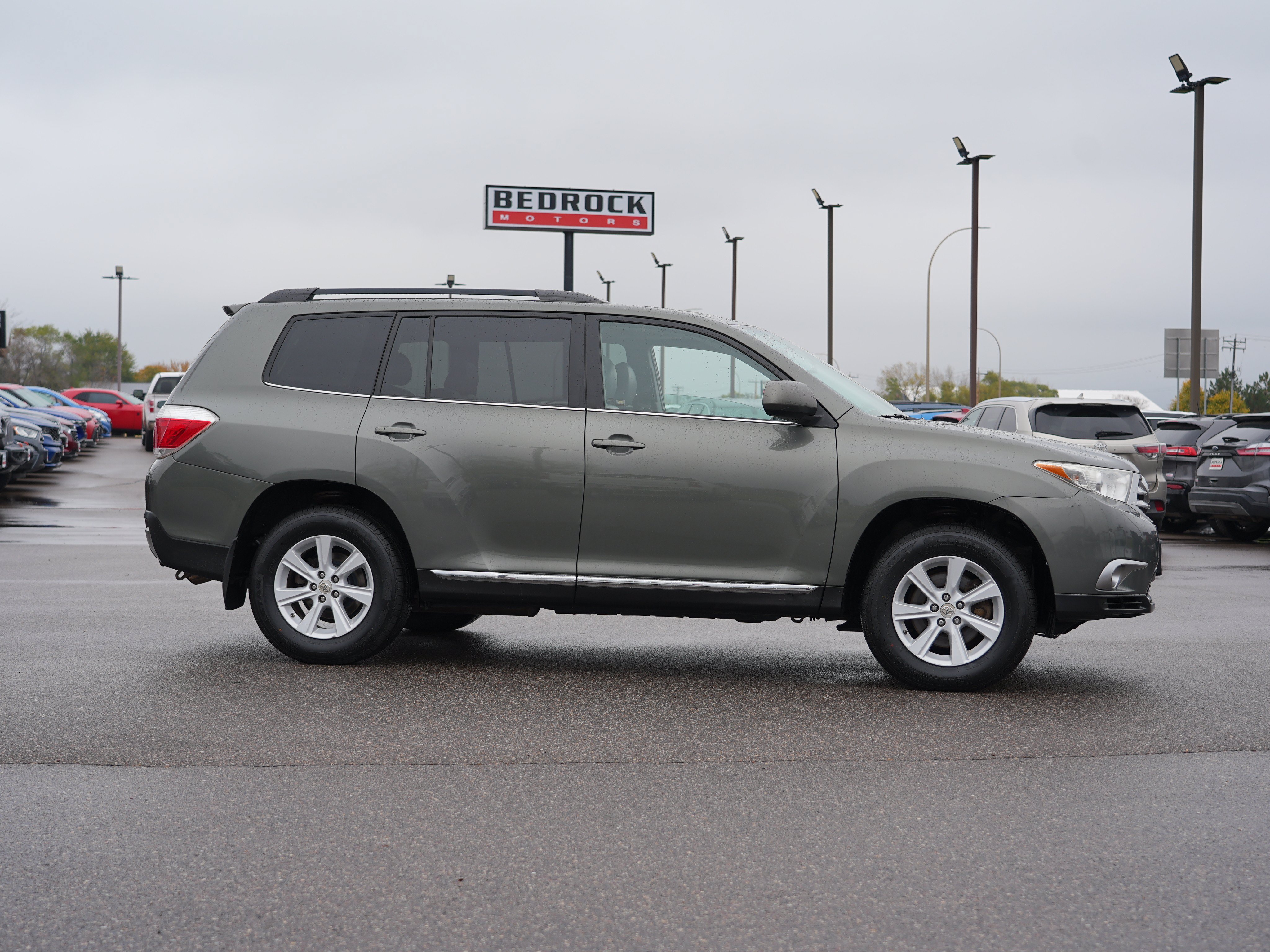 Used 2012 Toyota Highlander SE w/ Tow Pkg AWD/4WD image 2