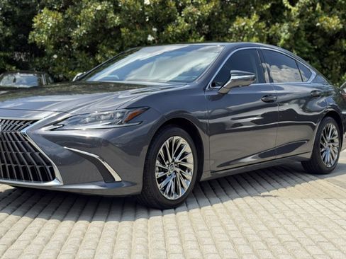 Used 2025 Lexus ES 350 Ultra Luxury FWD image 2