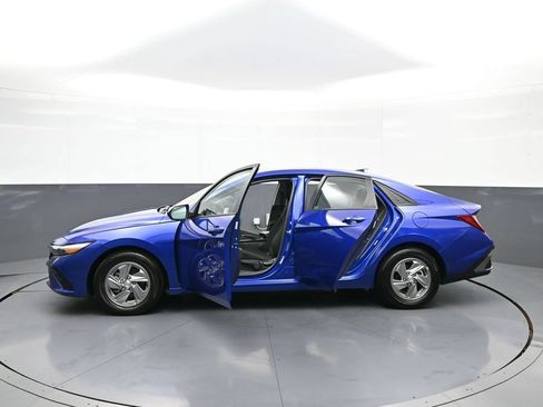 Certified 2025 Hyundai Elantra SE w/ Cargo Package FWD image 42