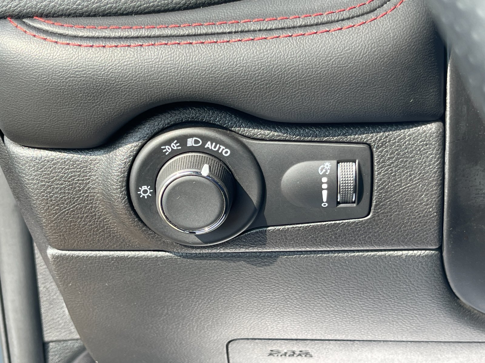 Used 2025 Dodge Durango R/T AWD/4WD image 29