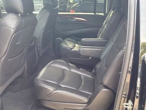 Used 2019 Cadillac Escalade ESV 4WD image 20