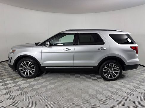 Used 2017 Ford Explorer Platinum image 8