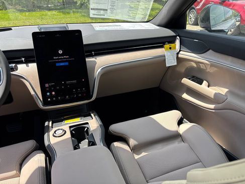New 2026 Volvo EX90 Plus AWD/4WD image 29