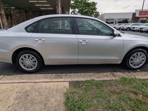 Used 2014 Volkswagen Passat 2.5 S FWD image 8