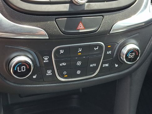 Used 2020 Chevrolet Equinox LT FWD image 16