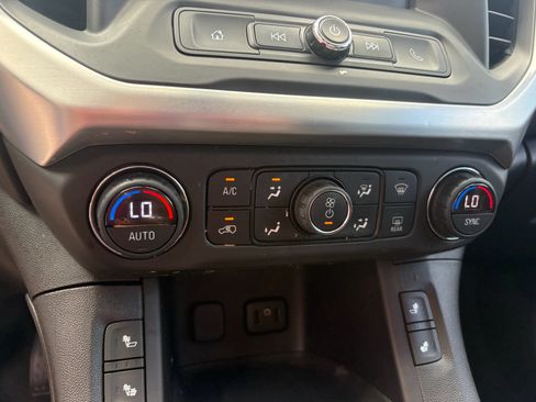 Used 2018 GMC Acadia SLE FWD image 17
