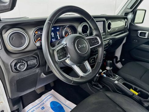 Used 2019 Jeep Wrangler Unlimited Sahara AWD/4WD image 11