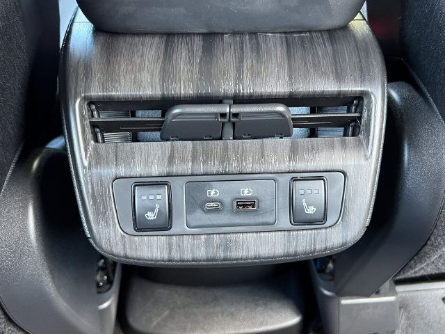 Used 2024 Nissan Ariya AWD image 32