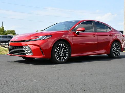 Used 2025 Toyota Camry XLE w/ Premium Plus Package AWD/4WD image 3