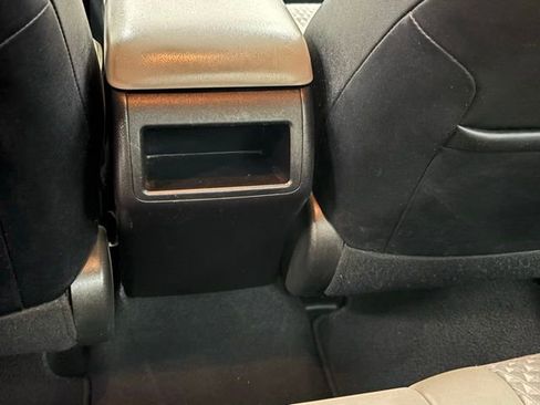 Used 2015 Toyota Camry SE image 10